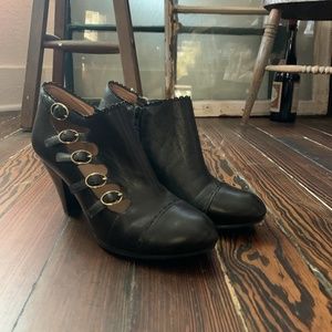 Biz Mooz Cherita Leather Bootie